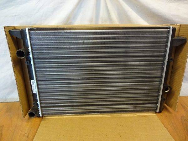 Wasserkühler Vw Passat B3/B4 Vgl.nr.: 3A0121253AA Neu