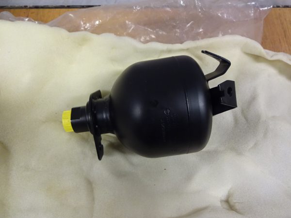 Druckspeicher Audi 100 , 200 , V8  441616203A Neu Original