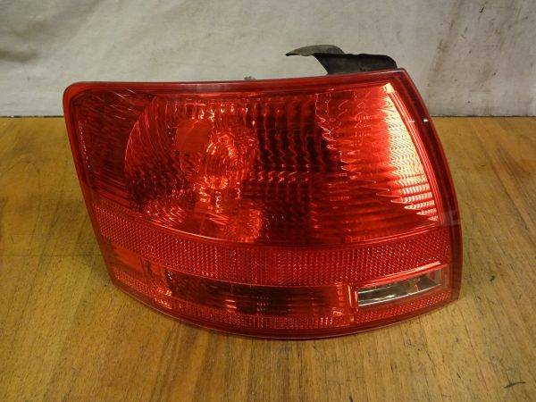 Rücklicht Audi A4 B7 Kombi Links Aussen 8E9945095E