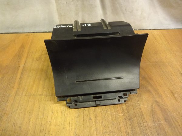 Ascher Skoda Octavia 1Z Vorne Schwarz 1Z1863077A