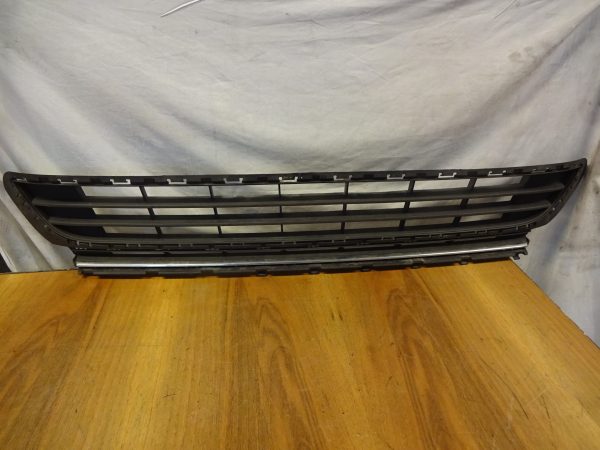 Gitter in Stoßstange Vw Golf 7 Vorne Mitte 5G0853677A