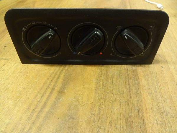 Heizungsregler Vw Golf 3  1H0819045/A  /  1H0820045 mit Blende