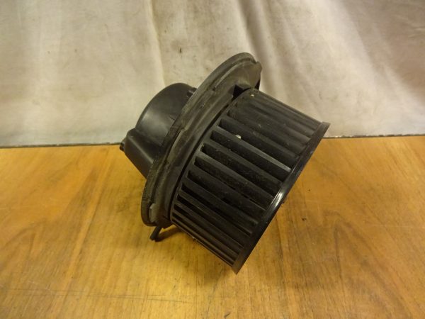 Innenraumgebläsemotor Skoda Octavia 1Z  1K1819015  1 Lasche gebrochen