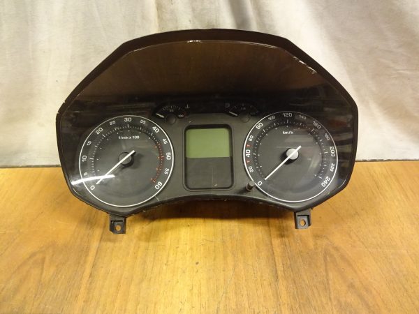 Kombiinstrument Skoda Octavia 1Z0920802D leicht beschädigt
