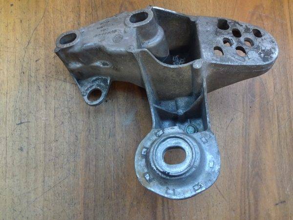 Motorhalter Audi A6 C5 Links 4B0199351B