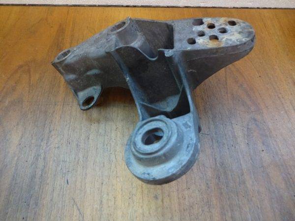 Motorhalter Audi A4 B5 Links 8D0199351H