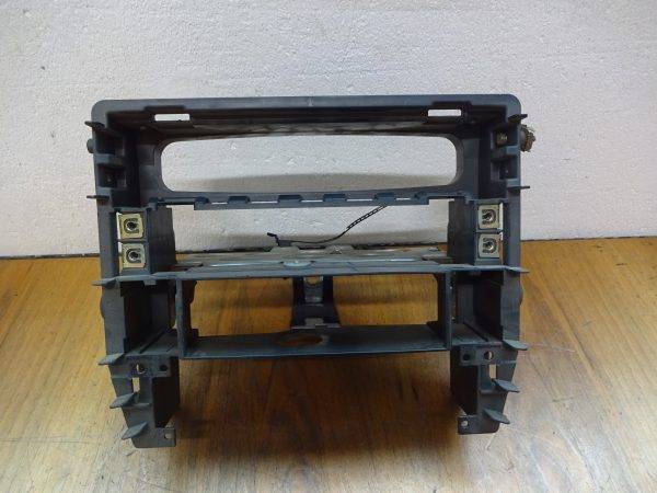 Radioschacht Audi A6 C4  4A0857007C