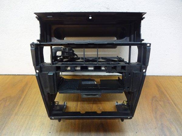 Radioschacht Audi A8 D2 4D0857007C