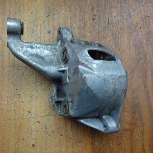 Halter Servopumpe 028145523B