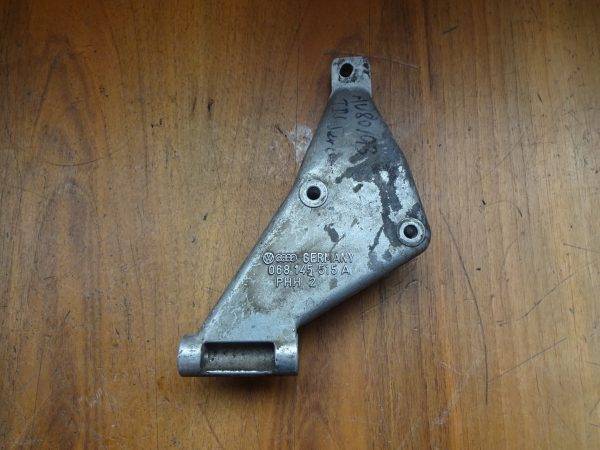 Halter Servopumpe Audi 80 B4  068145515A