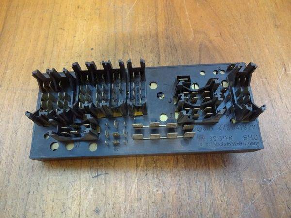 Sicherungkasten Audi 80 B3,B4  443941822