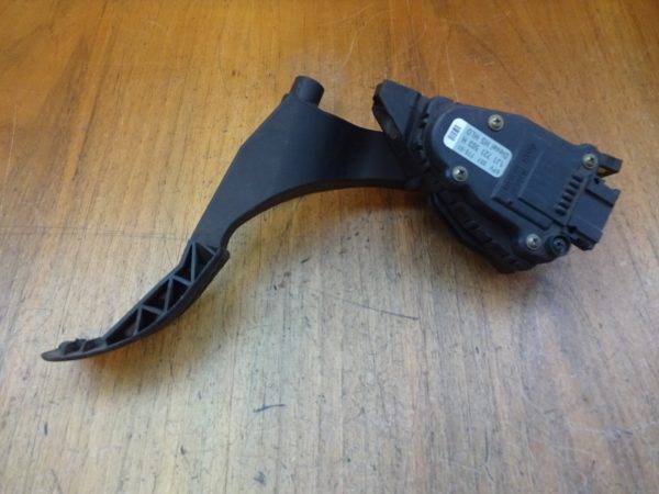 Gaspedal 1J1721503H hat 2 Löcher