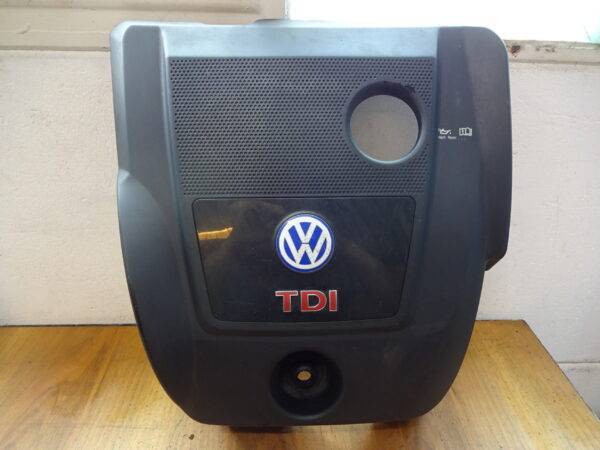 Motorabdeckung Vw  038103925AJ beschädigt