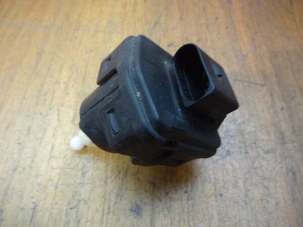 Stellmotor LWR 8L0941295