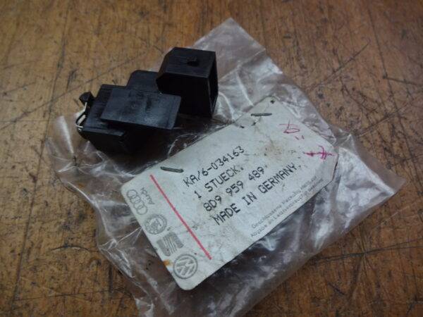Neu Original Schalter 8D9959489