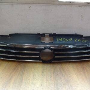Kühlergrill Vw Passat B8  3G0853651A  Leicht beschädigt