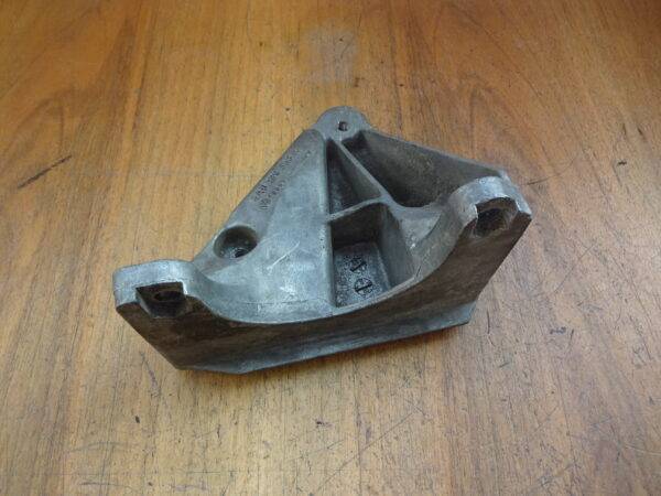 Motorhalter  4A0199353A