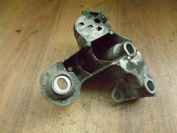 Motorhalter Rechts  4B0199352