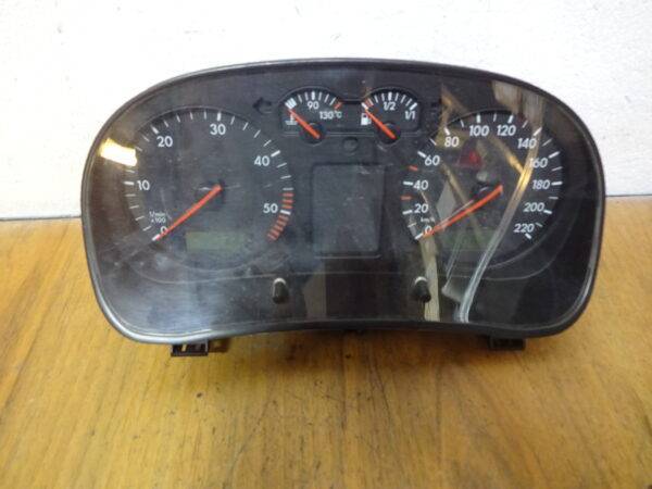 Kombiinstrument Vw Golf 4  1J0920801E leicht beschädigt