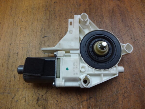 Fensterhebermotor A3 8P rechts vorne 8P0959802A