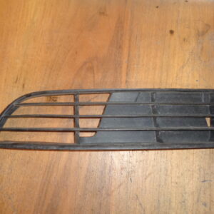 Gitter in Stange Audi links 8D0807345
