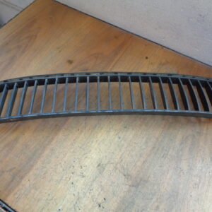 Gitter in Stange Mitte Skoda 5J0853677