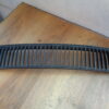 Gitter in Stange Mitte Skoda 6Y0853677D