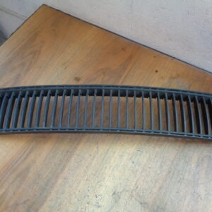 Gitter in Stange Mitte Skoda 6Y0853677D