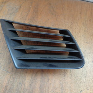Gitter in Stange rechts Seat 6L0853676