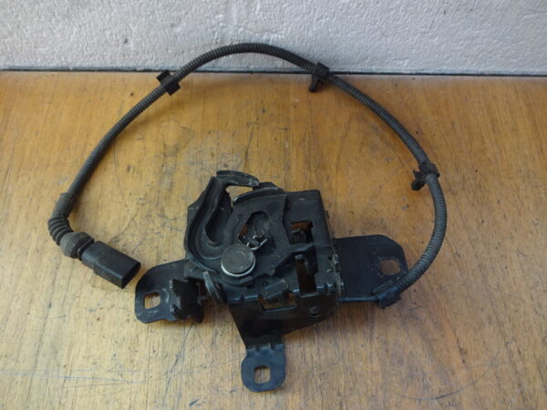 Schloss Motorhaube Golf4 1J0823509c