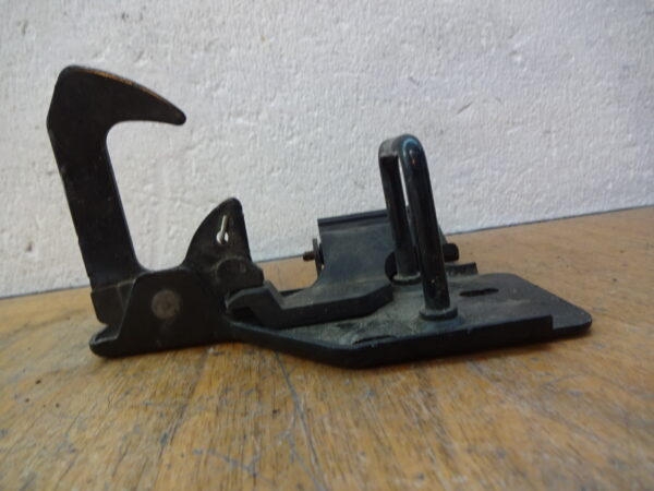 Fanghaken Seat Leon 1P0823480
