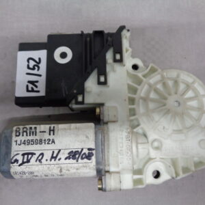 Fensterheber hi.re Golf4 1J4959812A