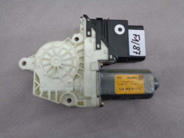 Fensterhebermotor Golf4 li.hi 1J4959811C