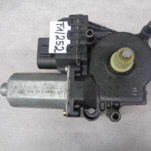 Fensterhebermotor vorn links 0130821787 Bosch AUDI A4 B5