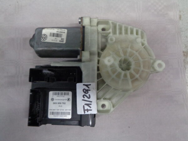FENSTERHEBERMOTOR GOLf 6 VORNE LINKS 5K0959702D/5K0959792