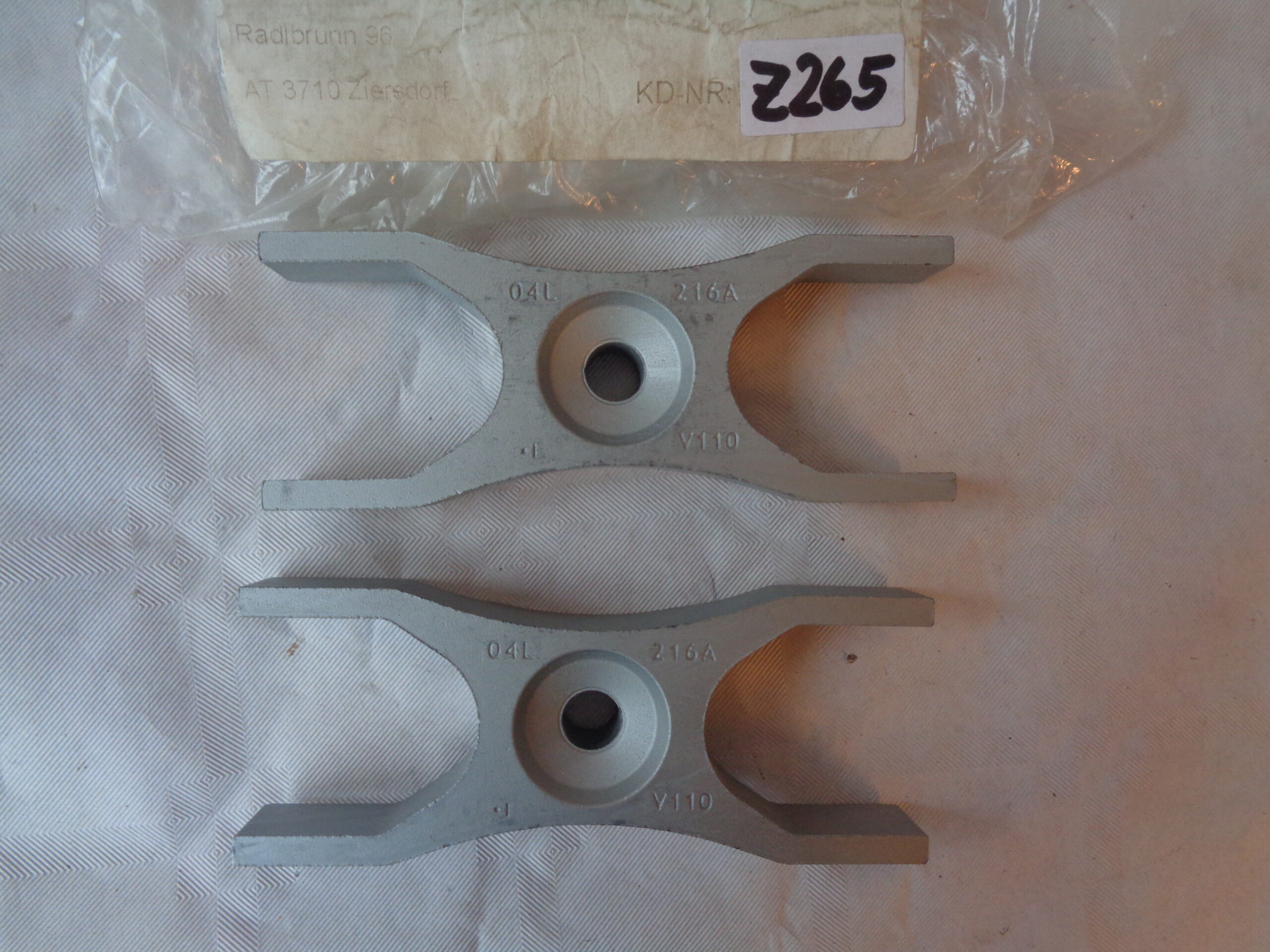 Neu Original Spannpratze Halter Einspritzdüse 2x für VW Audi Seat Skoda 1.6 2.0 TDI 04L130216