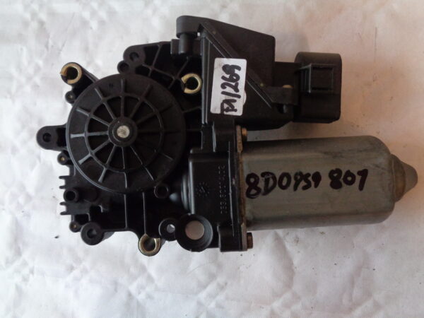 Fensterheber Motor Audi A4 vorne links 8D0959801B