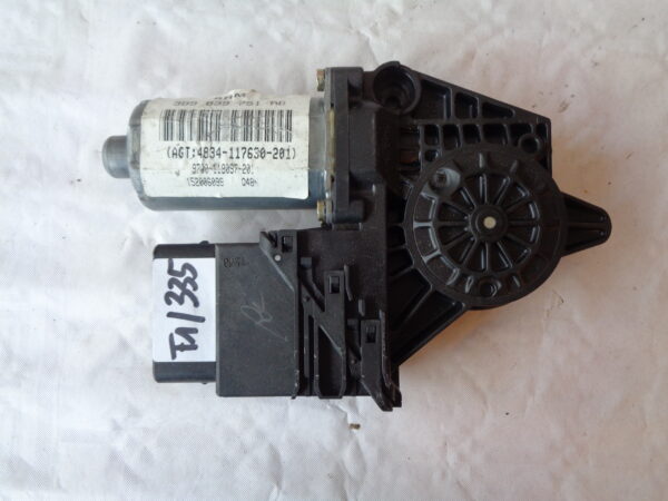 Fensterhebermotor links hinten VW PASSAT VARIANT (3B5) 3B9839751AB /0130821697